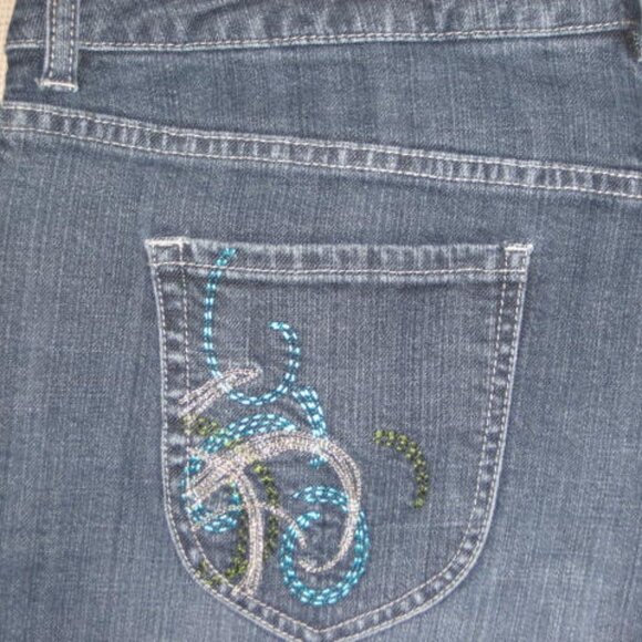 Chicos Platinum Denim Bootcut Jeans 2.5 Short or 14 Embroidered Great Condition - Picture 6 of 9